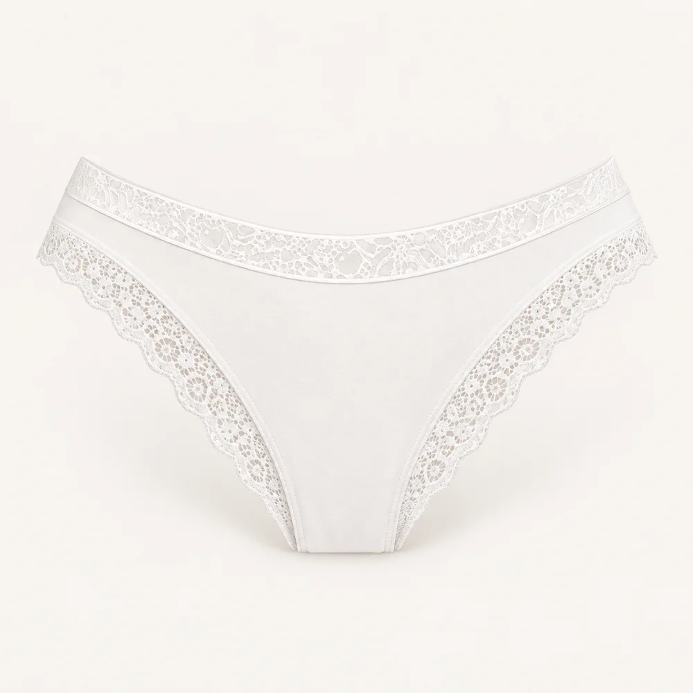 Semi hilo con encaje en Blanco